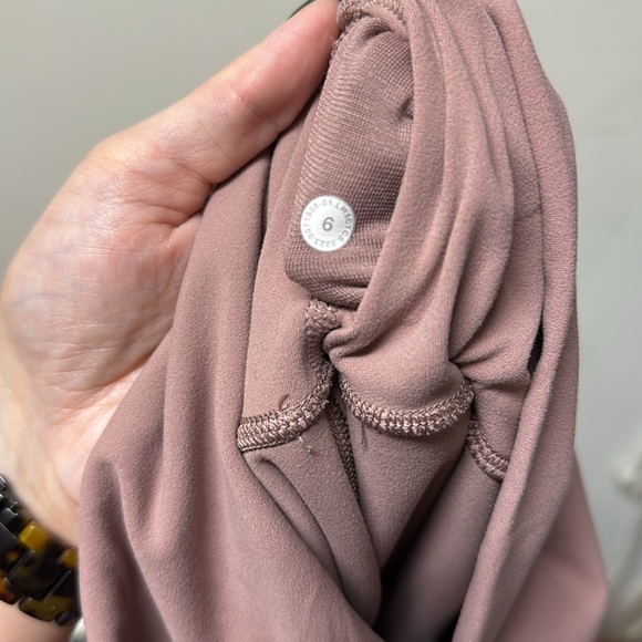 Lululemon double lined - Picture 4 of 4